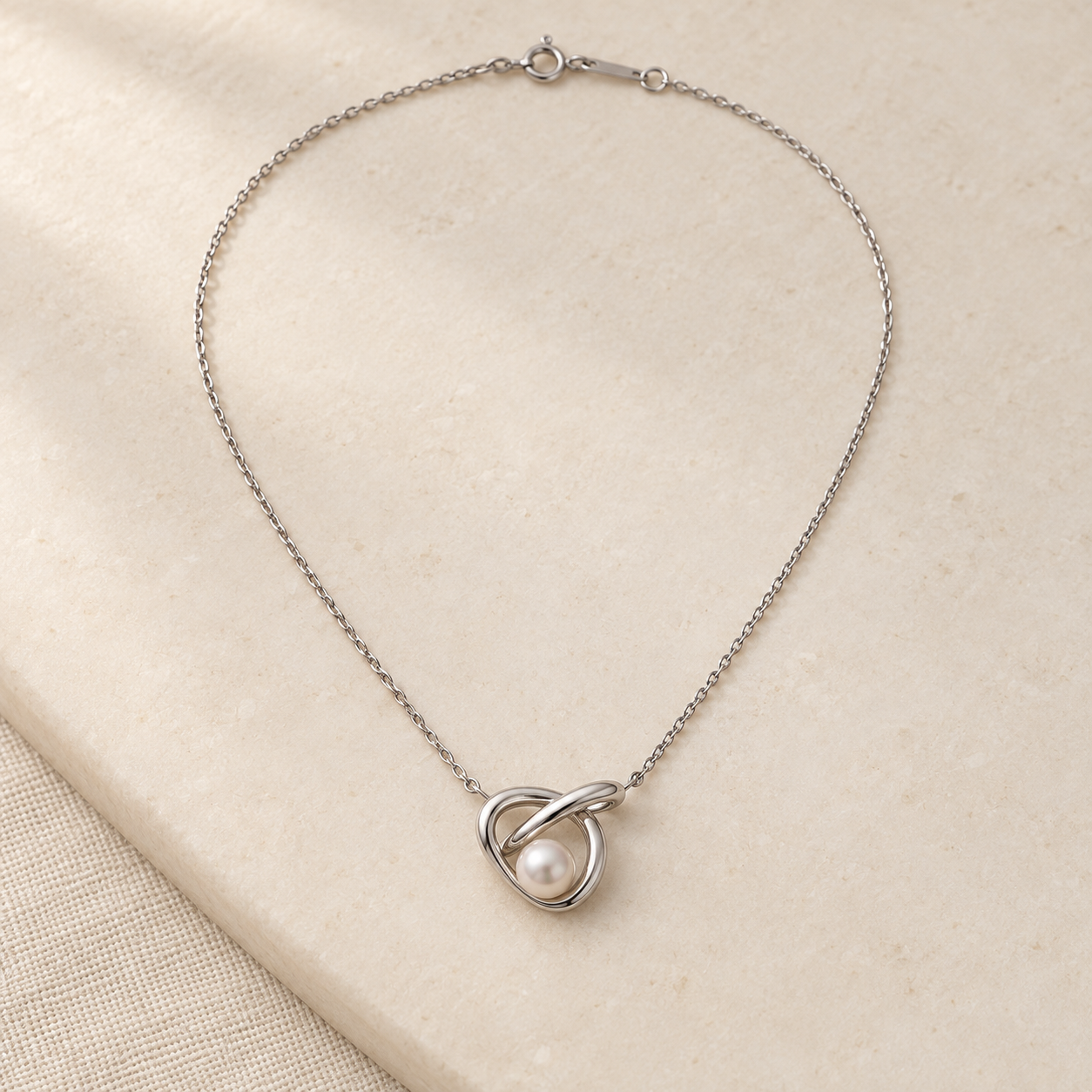 ノー・ドゥ・ナクル、Platinum · Akoya Pearlのネックレス